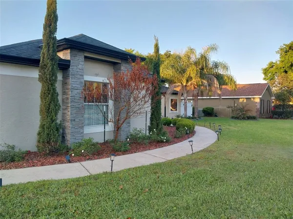 $495,000 | 336 Lakecrest Drive, Tavares, FL 32778
