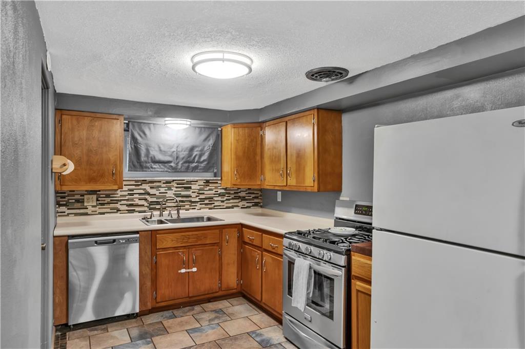 3 Kerr Road Carnegie, PA 15106 - Photo 8 of 25 Gallery Image 8