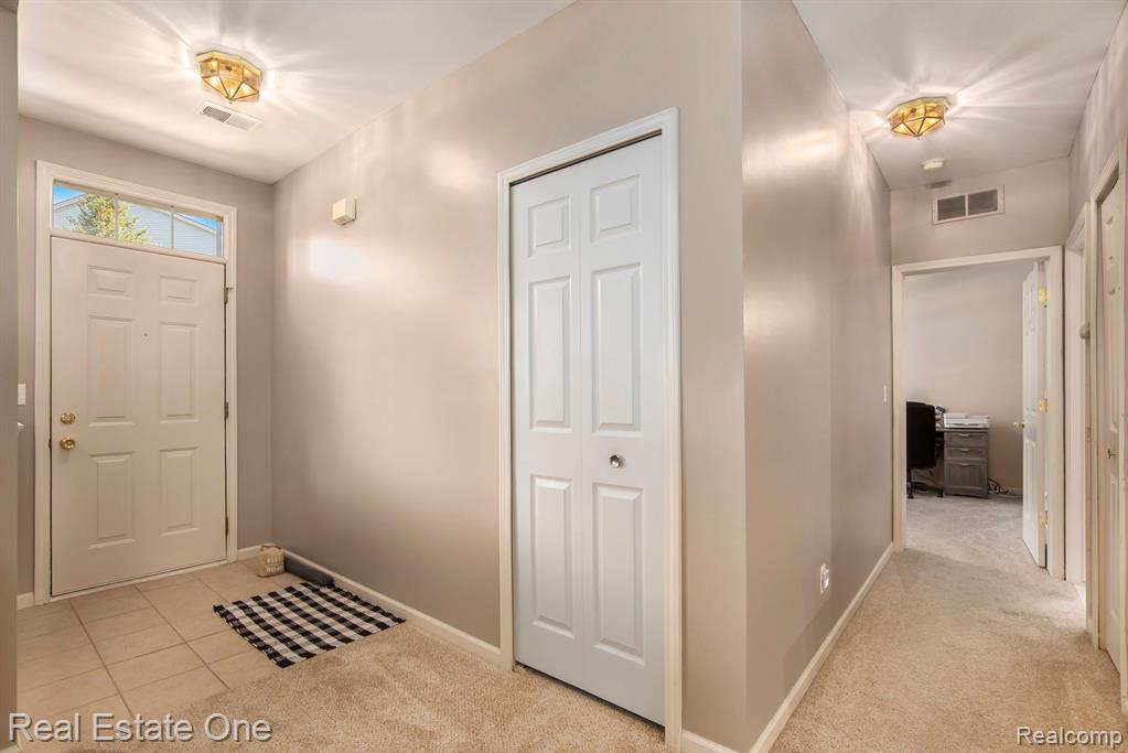 1948 Flagstone Circle Rochester, MI 48307 - Photo 5 of 25