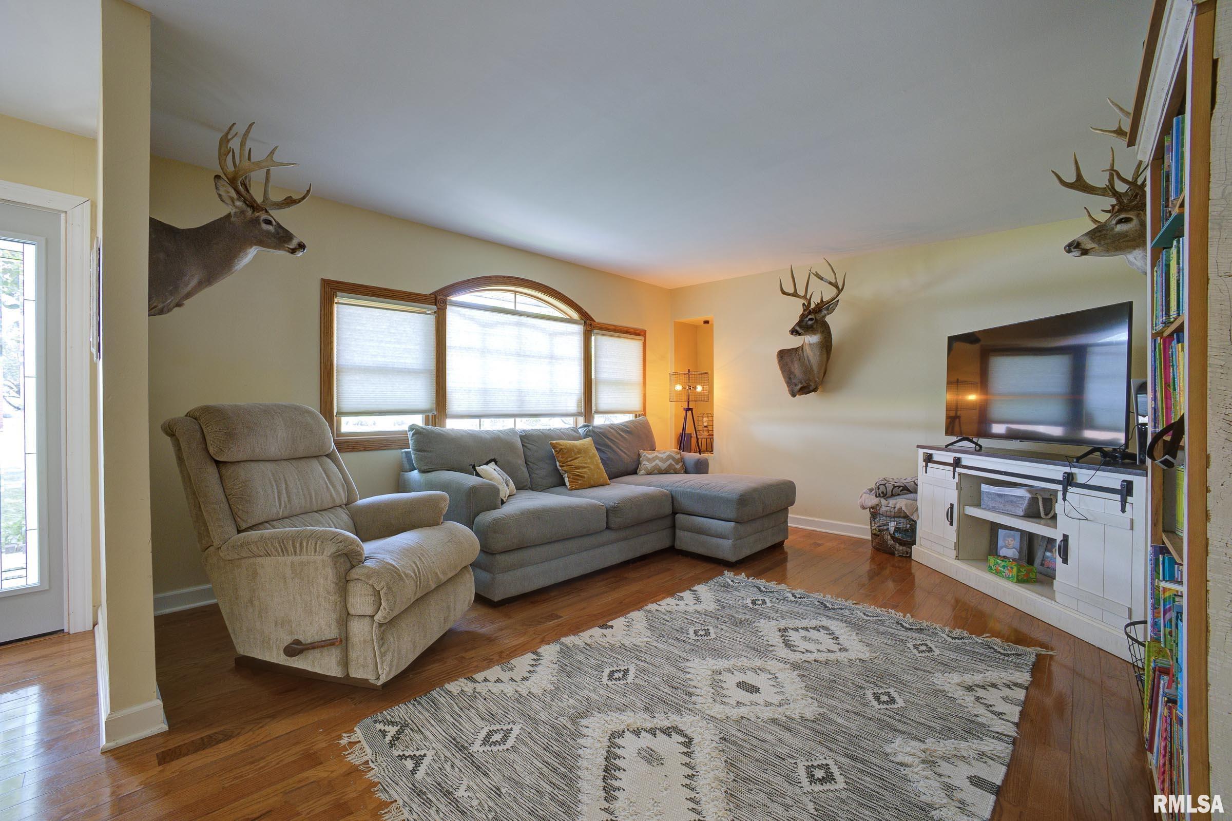 319 Robin Road Macomb, IL 61455 - Photo 5 of 34