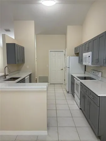 $2,300 | 14720 Green Valley Boulevard, Groveland, FL 34736
