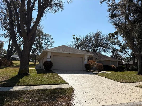$2,300 | 14720 Green Valley Boulevard, Groveland, FL 34736