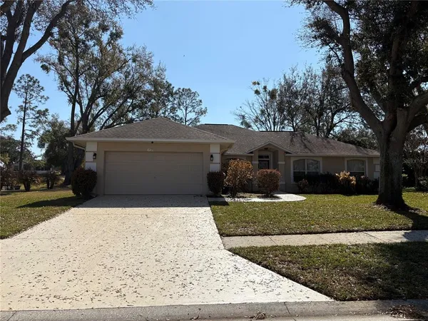 $2,300 | 14720 Green Valley Boulevard, Groveland, FL 34736