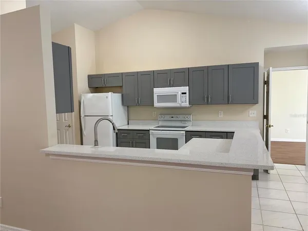 $2,300 | 14720 Green Valley Boulevard, Groveland, FL 34736