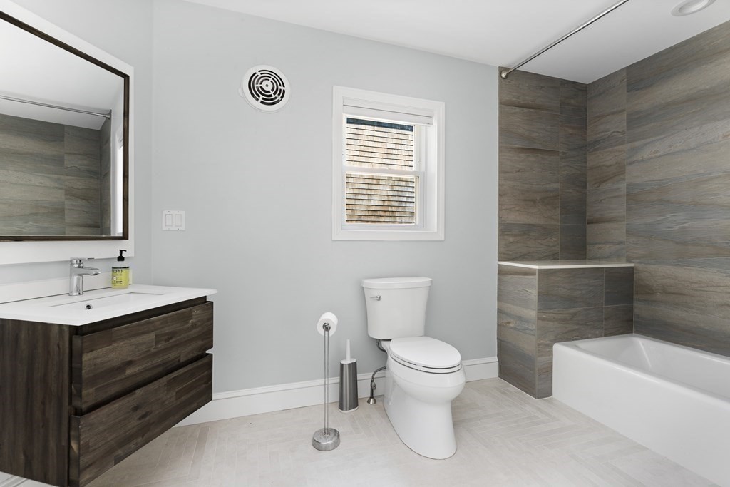 86 Kimball Beach Road Hingham, MA 02043 - Photo 8 of 31 Gallery Image 8
