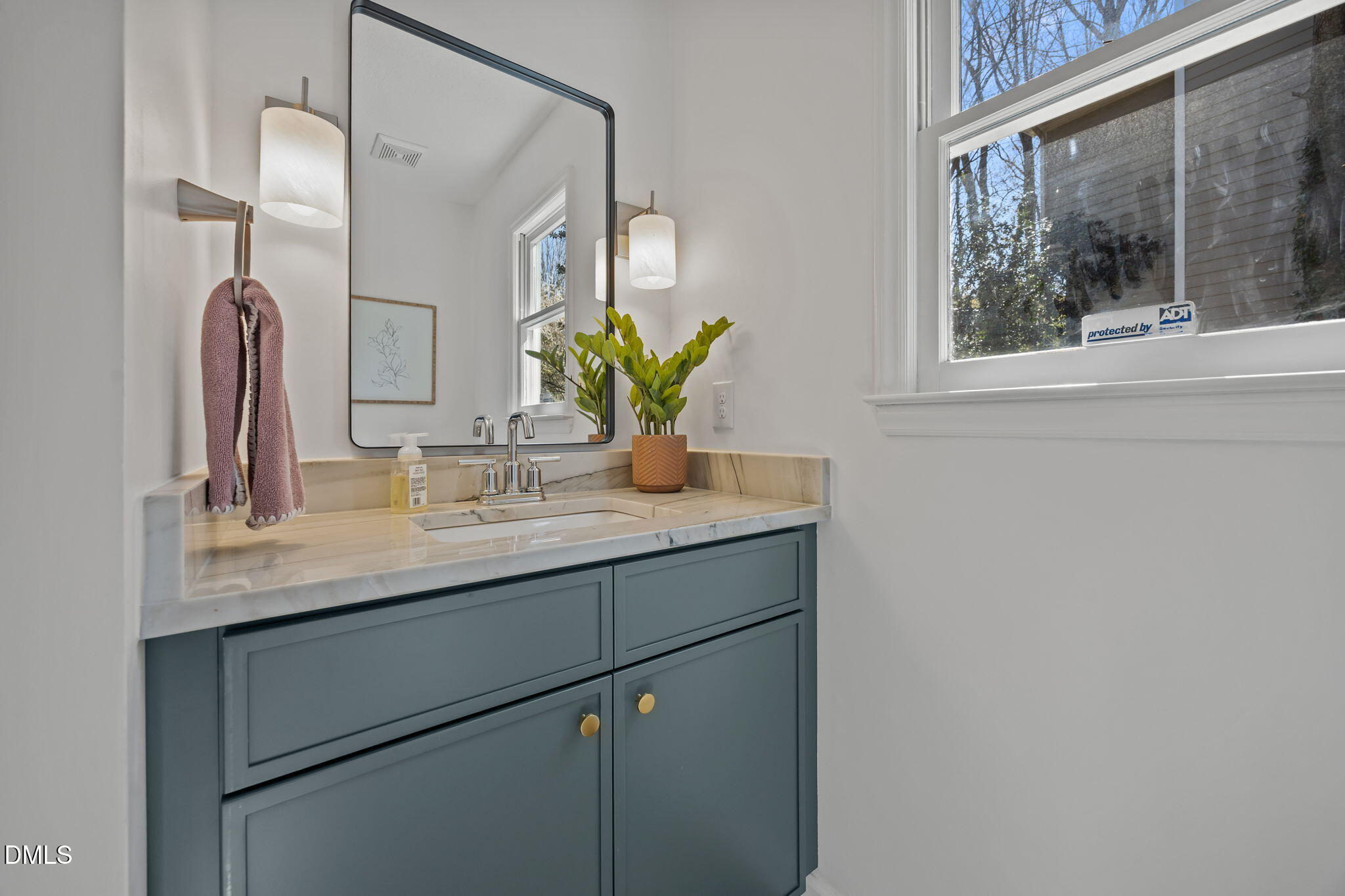 1609 Lethbridge Court Raleigh, NC 27606 - Photo 5 of 18 15-web-or-mls-IMG_1787