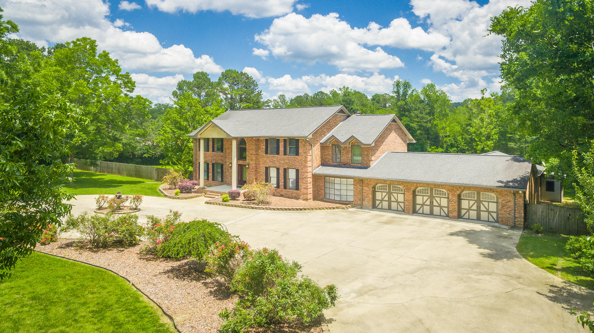 724 Graysville Road Chattanooga, TN 37421 - Photo 3 of 51 Triple Garage / Concrete Driveway