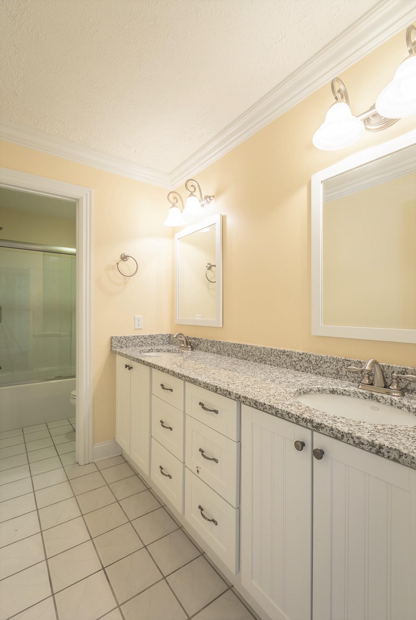 724 Graysville Road Chattanooga, TN 37421 - Photo 34 of 51 Upstairs Hall Bathroom