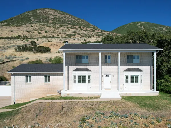 $760,000 | 1398 North Oakridge Drive East, Centerville, UT 84014