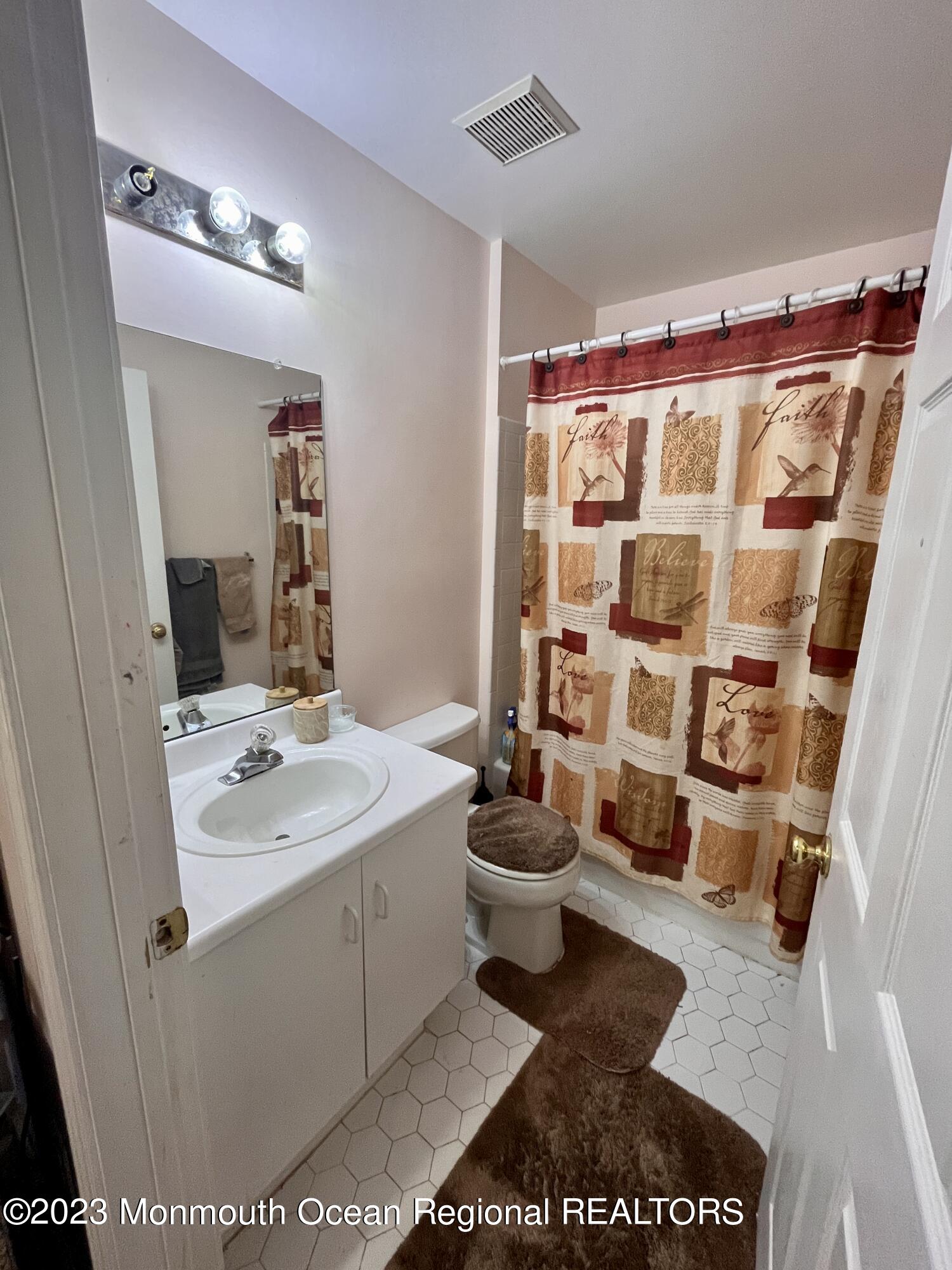 151 Setter Place, Unit 1000 Freehold, NJ 07728 - Photo 17 of 22 IMG_1890