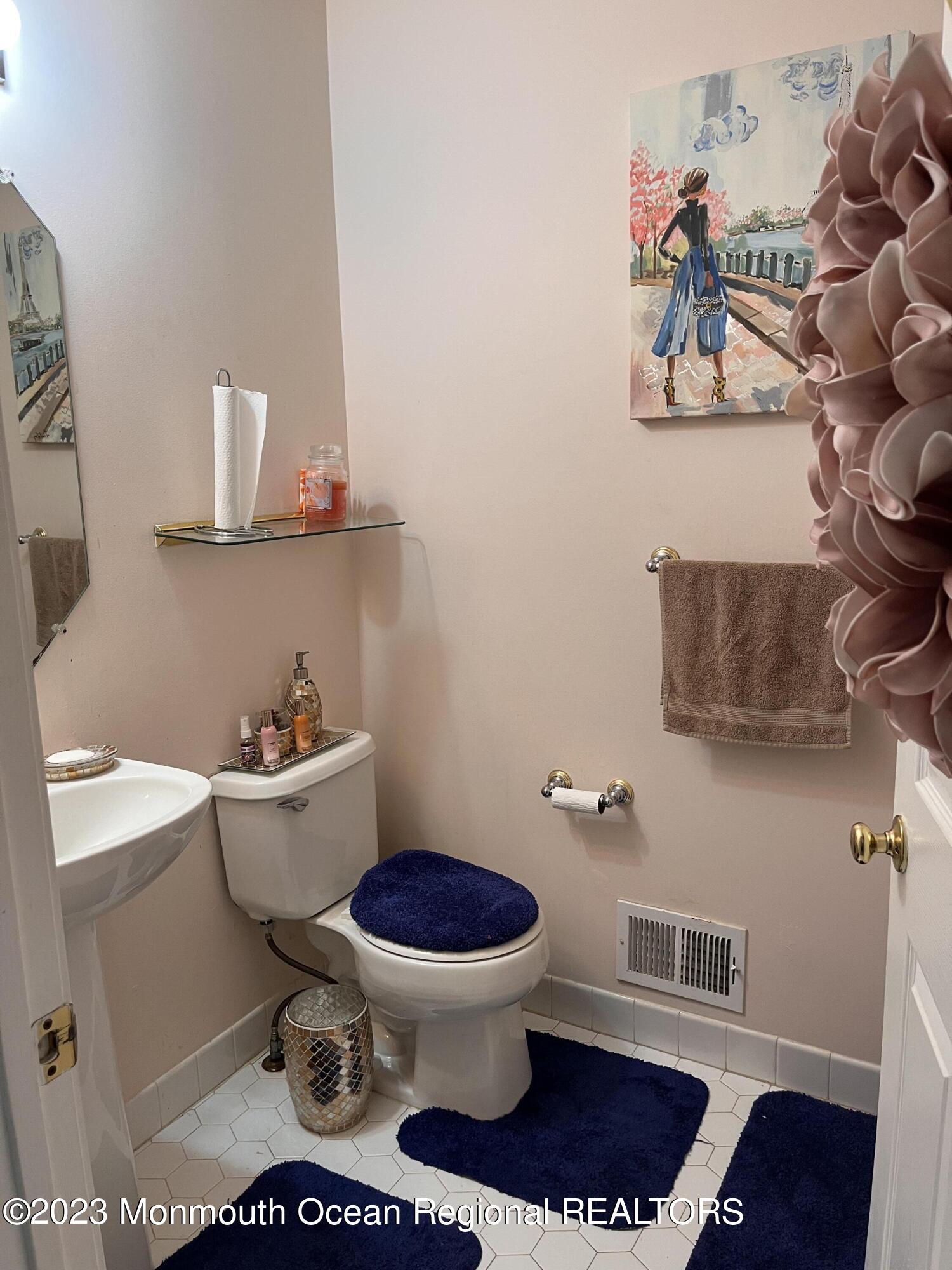 151 Setter Place, Unit 1000 Freehold, NJ 07728 - Photo 6 of 22 IMG_1876