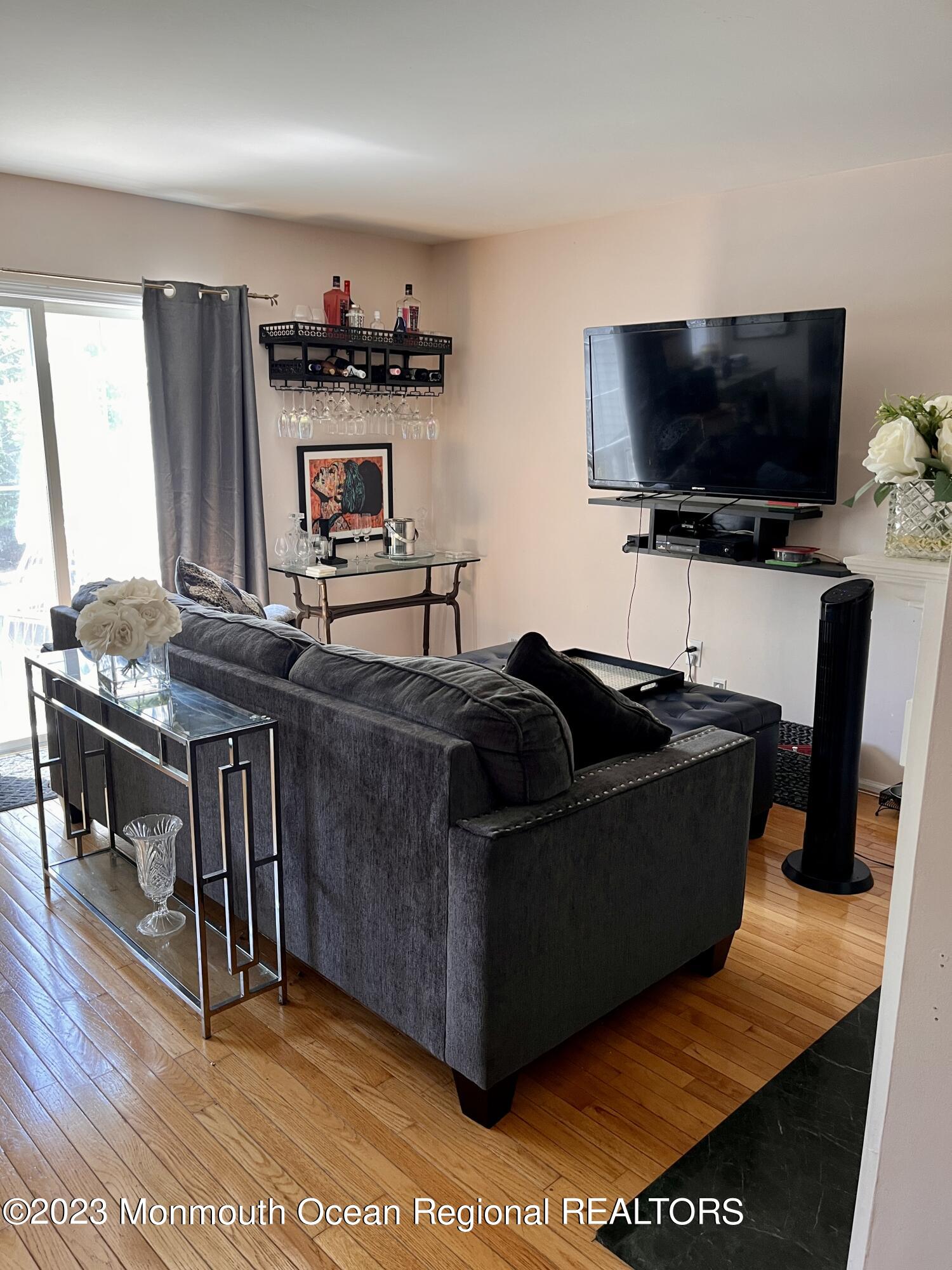 151 Setter Place, Unit 1000 Freehold, NJ 07728 - Photo 7 of 22 IMG_1877