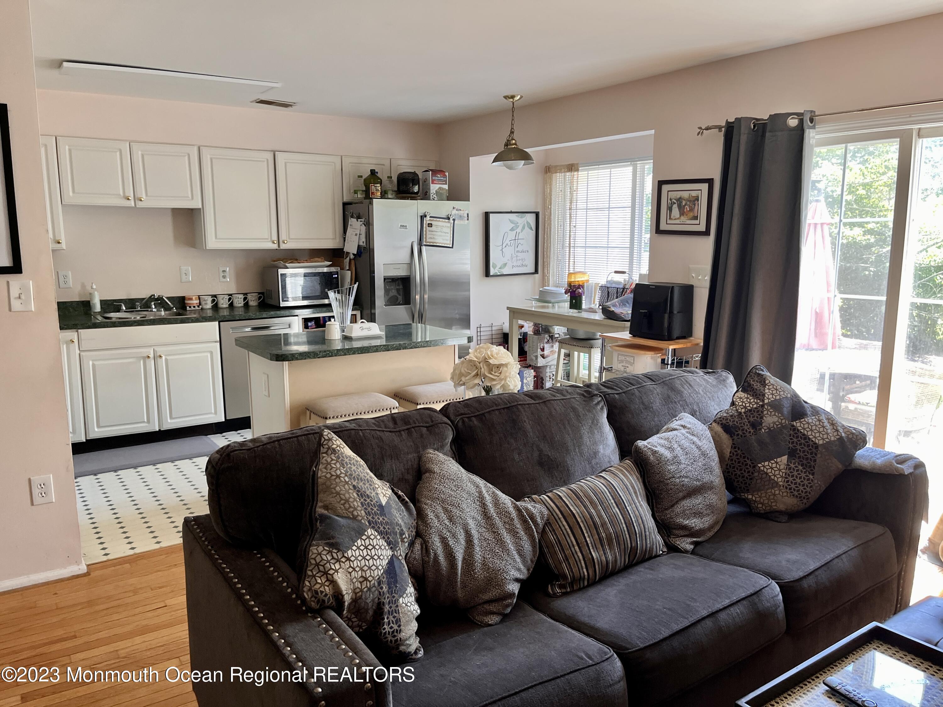 151 Setter Place, Unit 1000 Freehold, NJ 07728 - Photo 8 of 22 IMG_1878