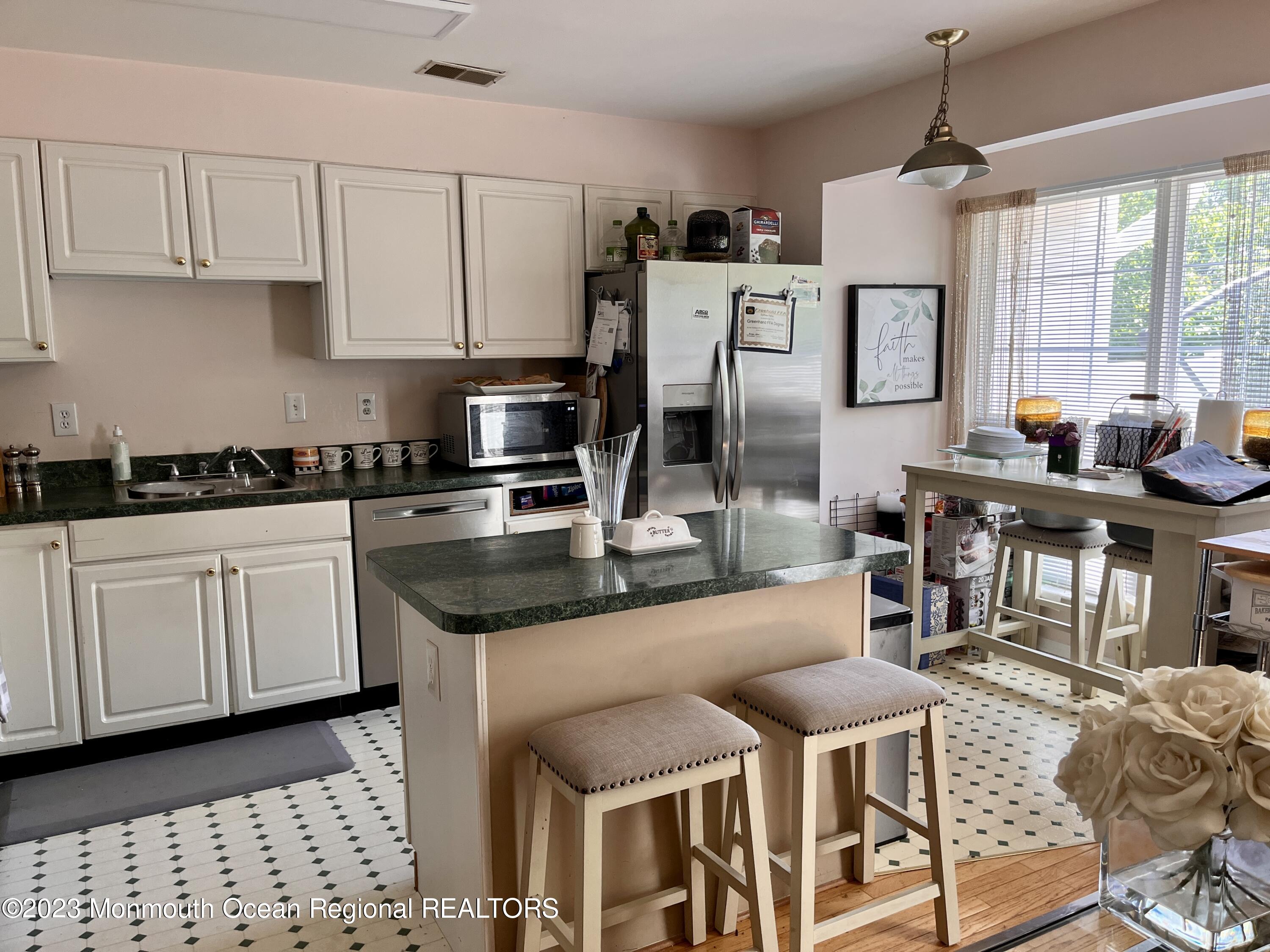 151 Setter Place, Unit 1000 Freehold, NJ 07728 - Photo 9 of 22 IMG_1879