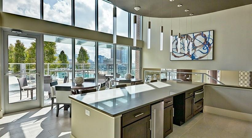 2728 Cedar Springs Road, Unit 1801 Dallas, TX 75201 - Photo 18 of 26 a kitchen with a stove a sink and a refrigerator