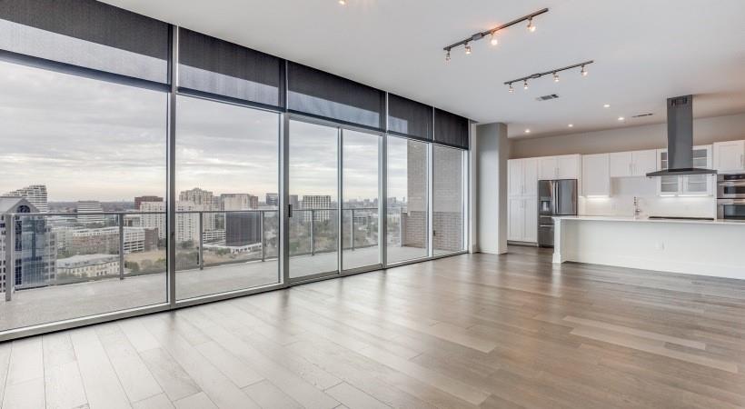 2728 Cedar Springs Road, Unit 1801 Dallas, TX 75201 - Photo 3 of 26 a view of an empty room with a balcony