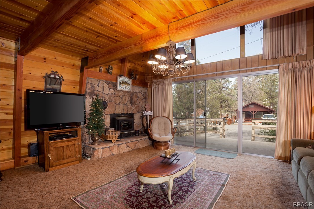 366 Riverside Avenue Sugarloaf, CA 92386 - Photo 4 of 17 Gallery Image 4