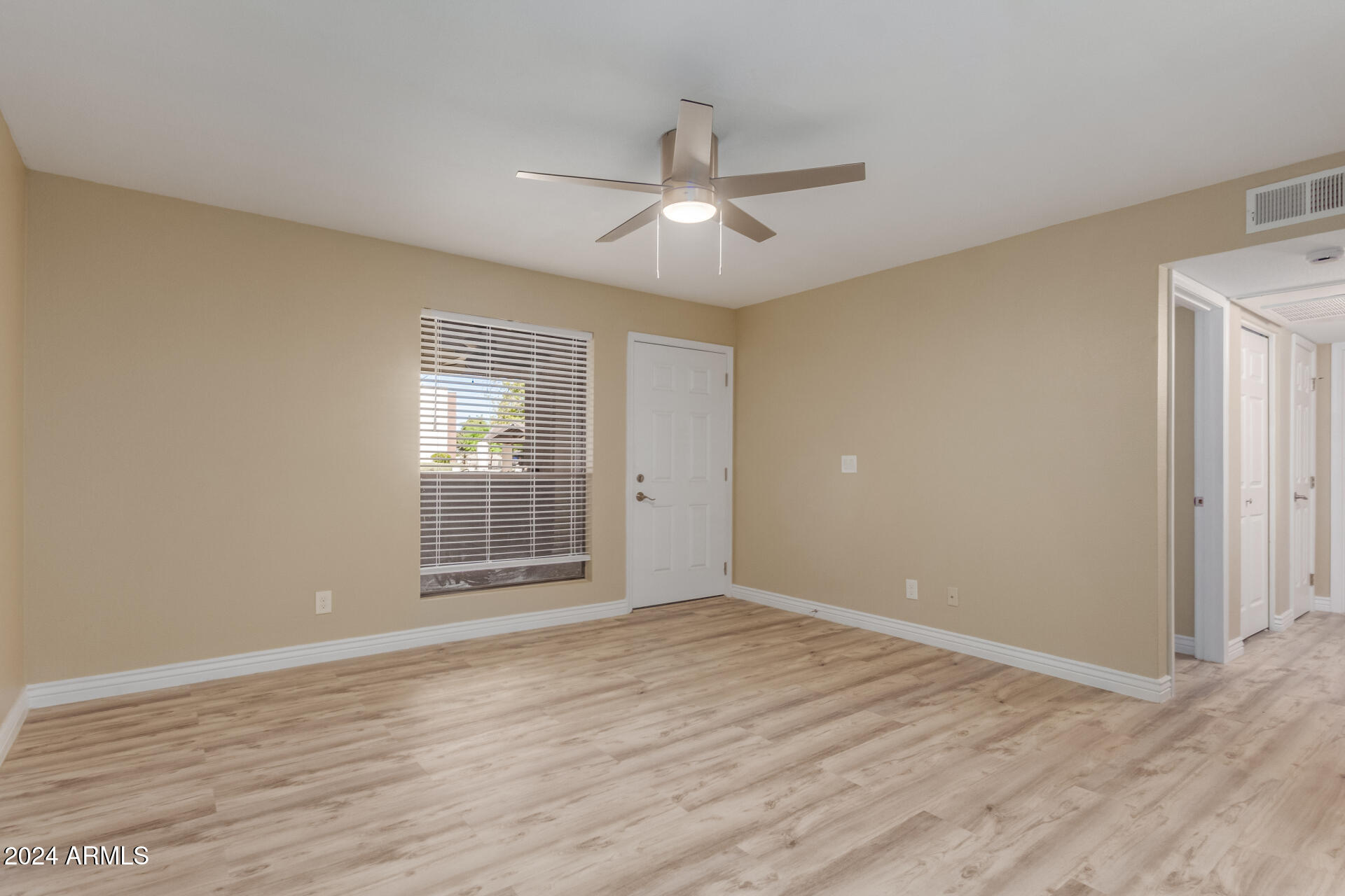 1340 North Recker Road, Unit 131 Mesa, AZ 85205 - Photo 6 of 25 great room