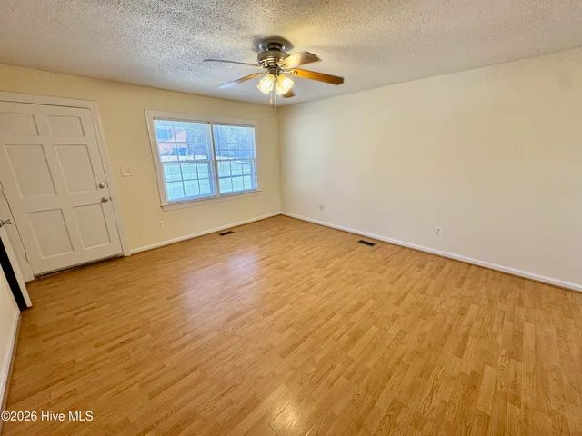 $1,000 | 402 East 2nd Street, Unit B, Greenville, NC 27858