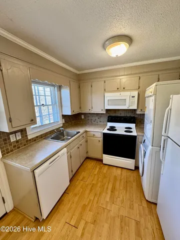 $1,000 | 402 East 2nd Street, Unit B, Greenville, NC 27858