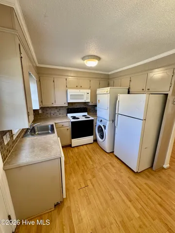 $1,000 | 402 East 2nd Street, Unit B, Greenville, NC 27858