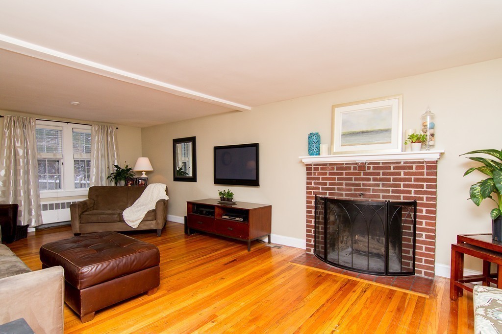 406 Common Street Walpole, MA 02081 - Photo 6 of 18 Gallery Image 6