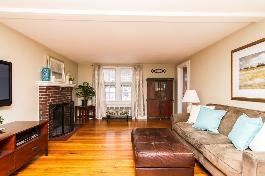 406 Common Street Walpole, MA 02081 - Photo 7 of 18 Gallery Image 7