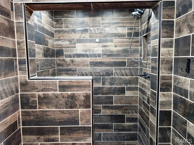 $195,500 | 630 Lamplight Lane, Hazelwood, MO 63042