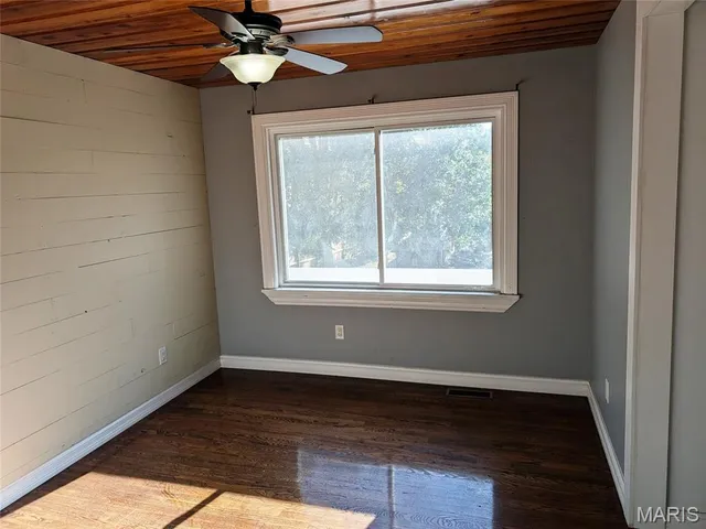 $195,500 | 630 Lamplight Lane, Hazelwood, MO 63042