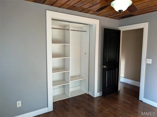 $195,500 | 630 Lamplight Lane, Hazelwood, MO 63042