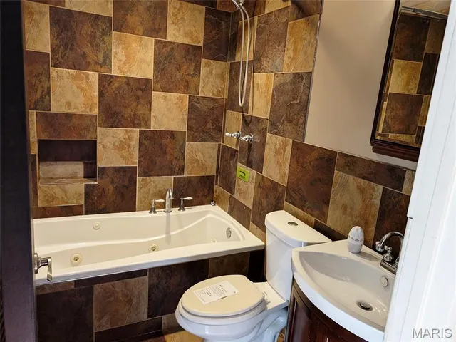 $195,500 | 630 Lamplight Lane, Hazelwood, MO 63042