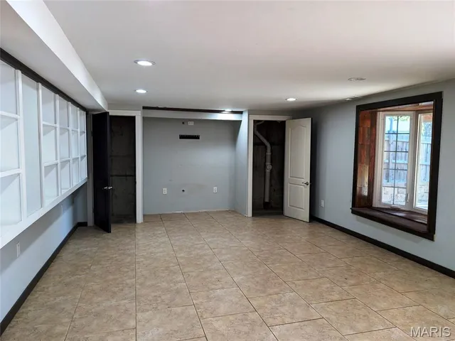 $195,500 | 630 Lamplight Lane, Hazelwood, MO 63042