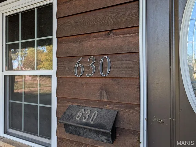 $195,500 | 630 Lamplight Lane, Hazelwood, MO 63042