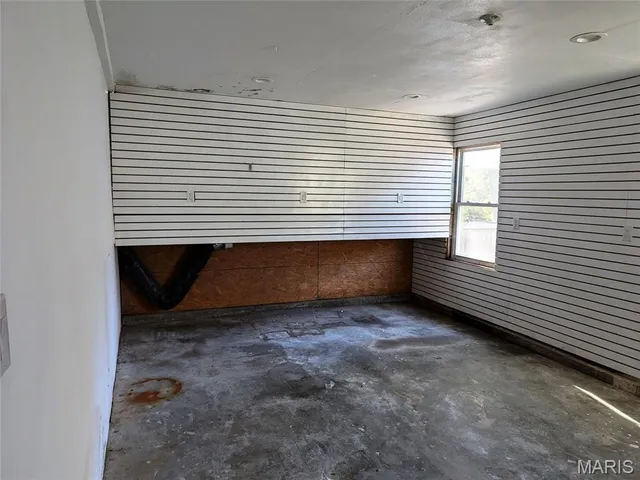 $195,500 | 630 Lamplight Lane, Hazelwood, MO 63042