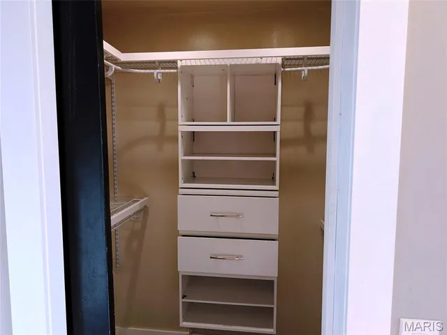 $195,500 | 630 Lamplight Lane, Hazelwood, MO 63042