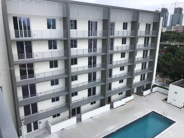 a large building with a lot of windows