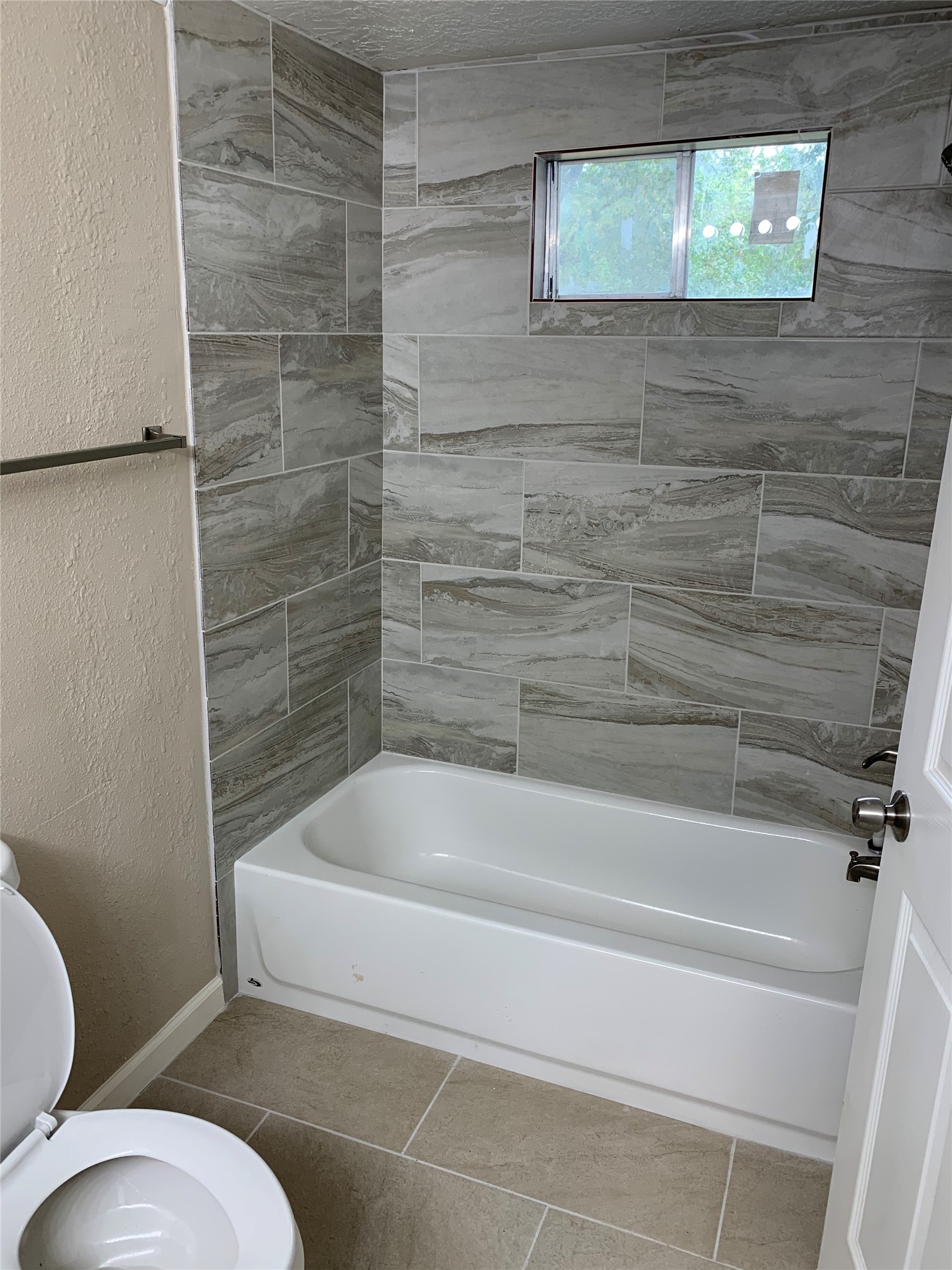 7210 Wileyvale Road, Unit B Houston, TX 77016 - Photo 5 of 10 Gallery Image 5