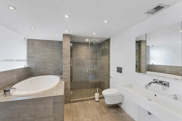 $4,200 | 100 Ocean Ln Drive, Unit 304, Key Biscayne, FL 33149