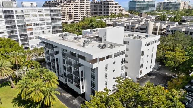 $4,200 | 100 Ocean Ln Drive, Unit 304, Key Biscayne, FL 33149