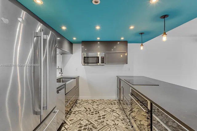 $4,200 | 100 Ocean Ln Drive, Unit 304, Key Biscayne, FL 33149