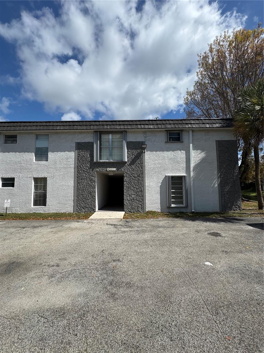 10353 North Kendall Drive, Unit BB2 Miami, FL 33176 - Photo 1 of 20 a front view of a house with a yard and garage
