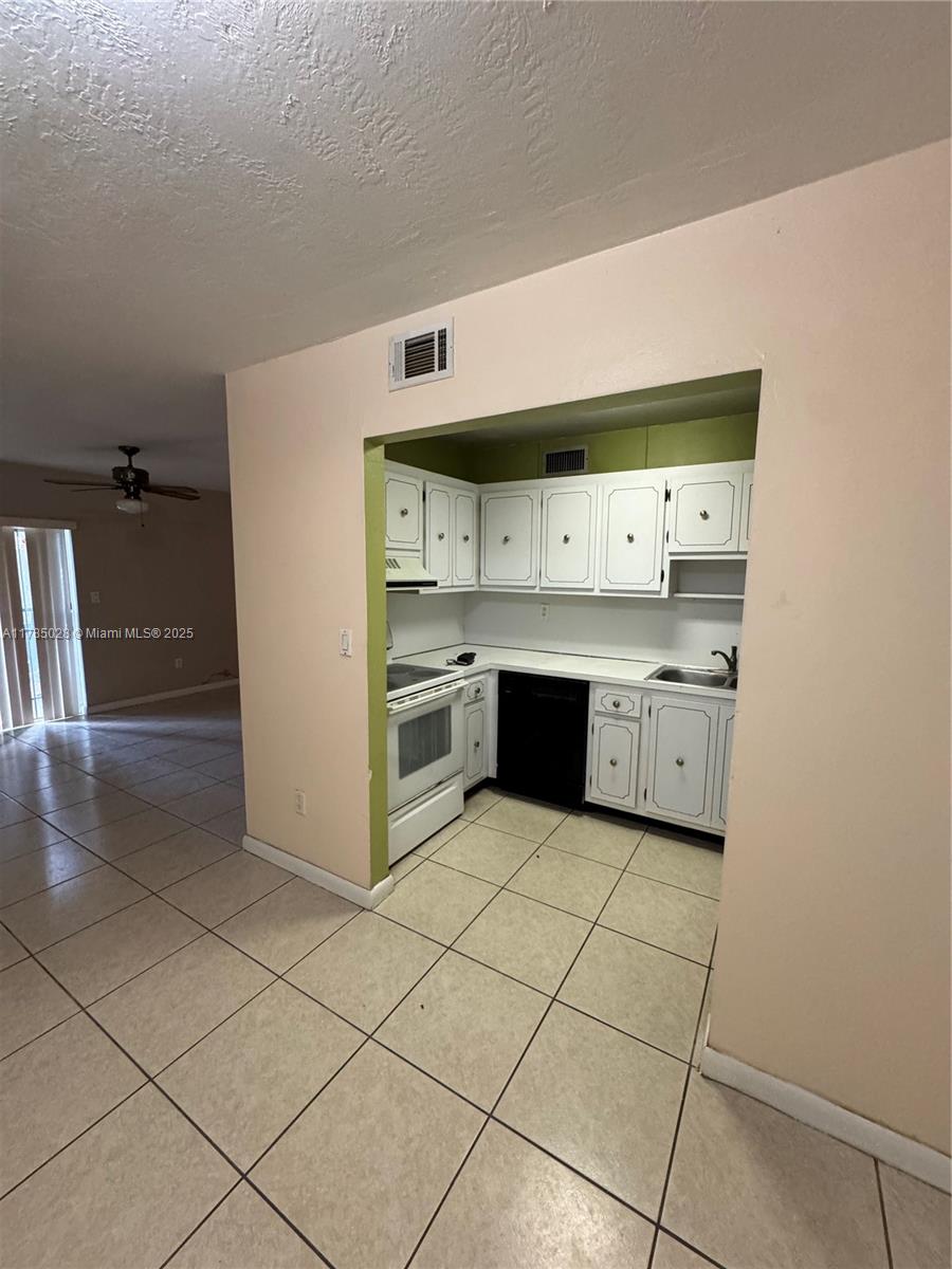 10353 North Kendall Drive, Unit BB2 Miami, FL 33176 - Photo 4 of 20 a kitchen with stainless steel appliances a stove a sink and a refrigerator