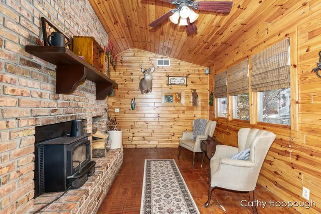 $425,000 | 420 Riverside Drive, Portland, MI 48875