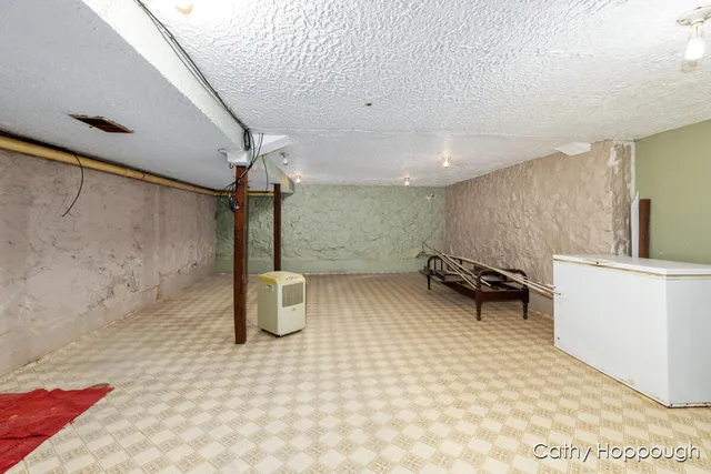 $425,000 | 420 Riverside Drive, Portland, MI 48875