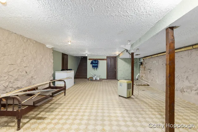 $425,000 | 420 Riverside Drive, Portland, MI 48875