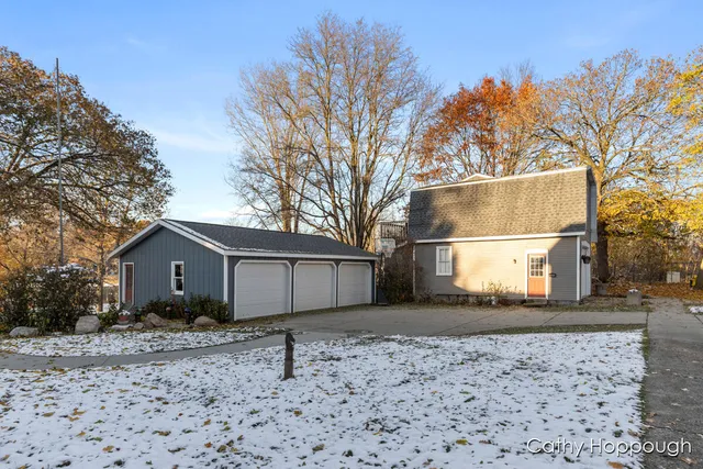 $425,000 | 420 Riverside Drive, Portland, MI 48875