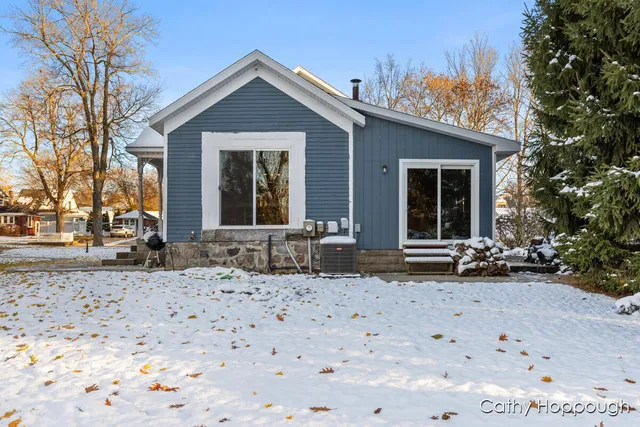 $425,000 | 420 Riverside Drive, Portland, MI 48875