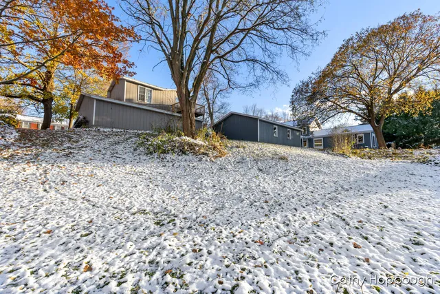 $425,000 | 420 Riverside Drive, Portland, MI 48875