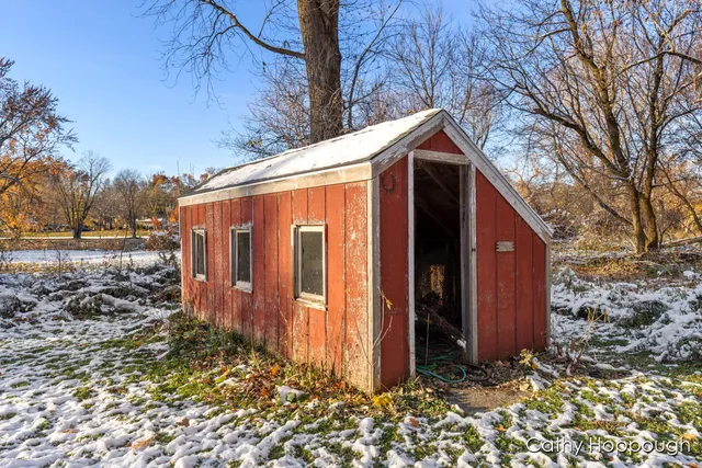 $425,000 | 420 Riverside Drive, Portland, MI 48875