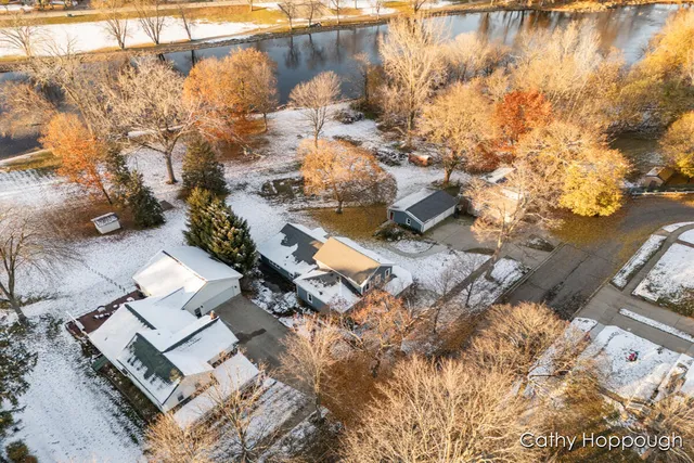 $425,000 | 420 Riverside Drive, Portland, MI 48875